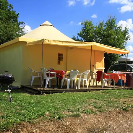 Toilé Avec Terrasse, Pour 6 Personnes à - Api-1-52-1487 *