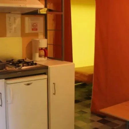 Toilé Avec Terrasse, Pour 6 Personnes à - Api-1-52-1487 Camping Naucelle