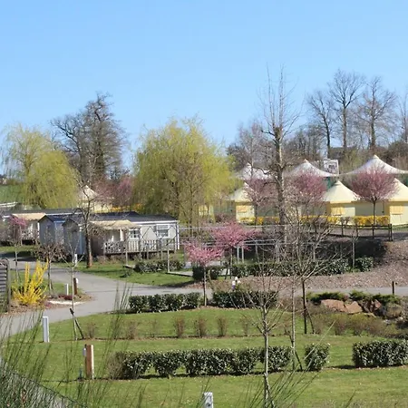 Toilé Avec Terrasse, Pour 6 Personnes à - Api-1-52-1487 * Naucelle