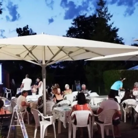 Toilé Avec Terrasse, Pour 6 Personnes à - Api-1-52-1487 * Naucelle