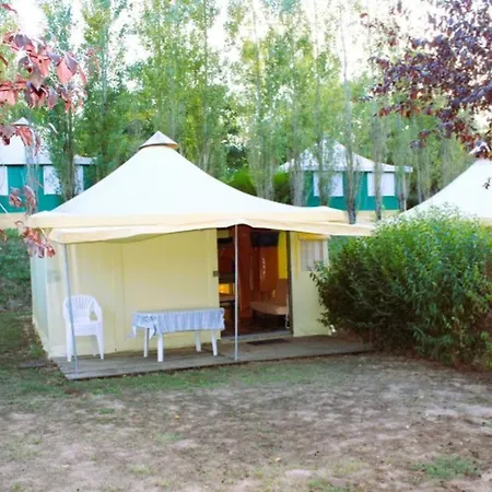 Toilé Avec Terrasse, Pour 6 Personnes à - Api-1-52-1487