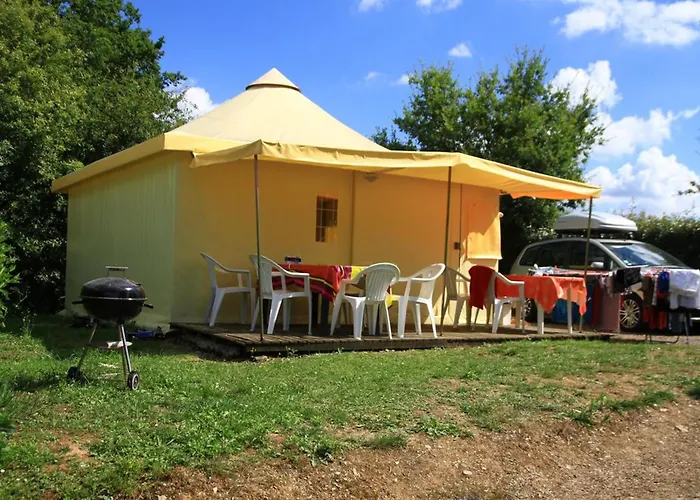 Toilé Avec Terrasse, Pour 6 Personnes à - Api-1-52-1487 *