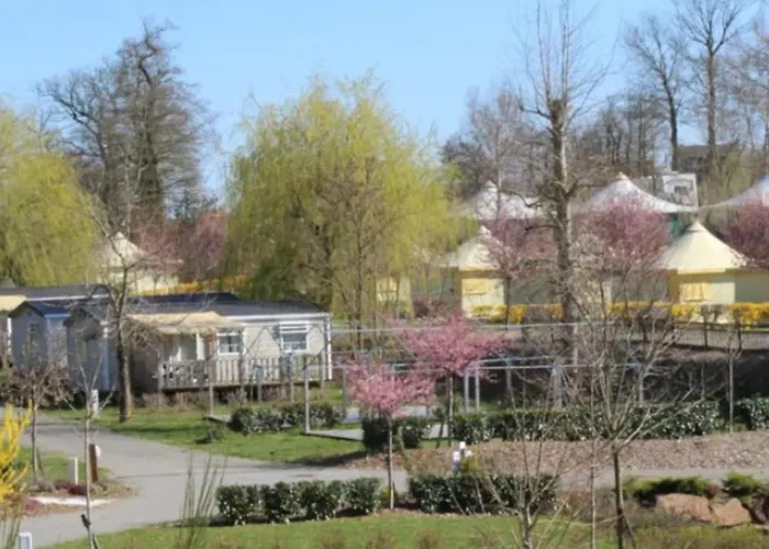 Toilé Avec Terrasse, Pour 6 Personnes à - Api-1-52-1487 *