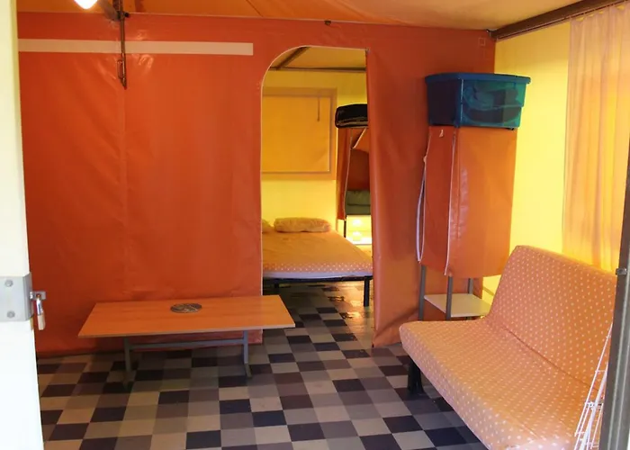 Campeggio Toilé Avec Terrasse, Pour 6 Personnes à - Api-1-52-1487 *