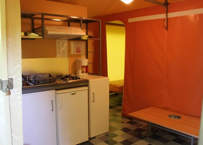 Toilé Avec Terrasse, Pour 6 Personnes à - Api-1-52-1487 Campeggio