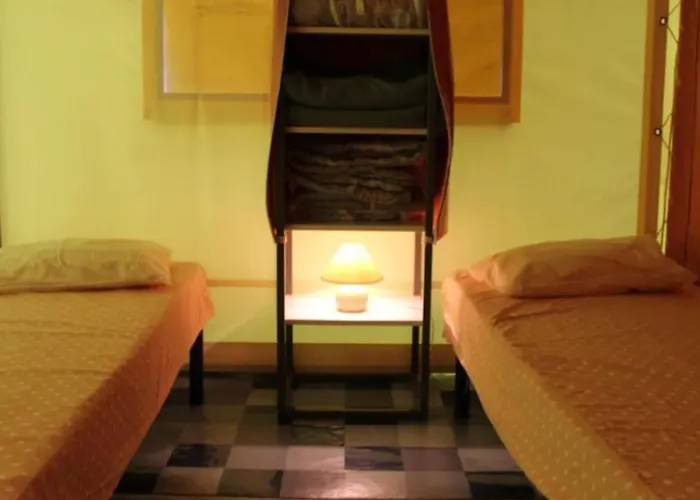 Toilé Avec Terrasse, Pour 6 Personnes à - Api-1-52-1487 Campeggio *