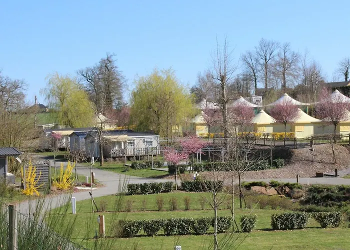 Toilé Avec Terrasse, Pour 6 Personnes à - Api-1-52-1487 * Naucelle