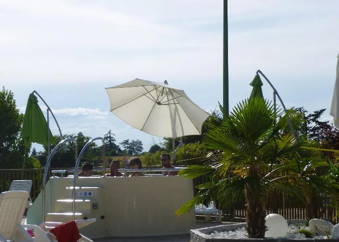 Toilé Avec Terrasse, Pour 6 Personnes à - Api-1-52-1487 Naucelle