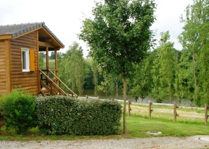 Toilé Avec Terrasse, Pour 6 Personnes à - Api-1-52-1487 Campeggio Naucelle