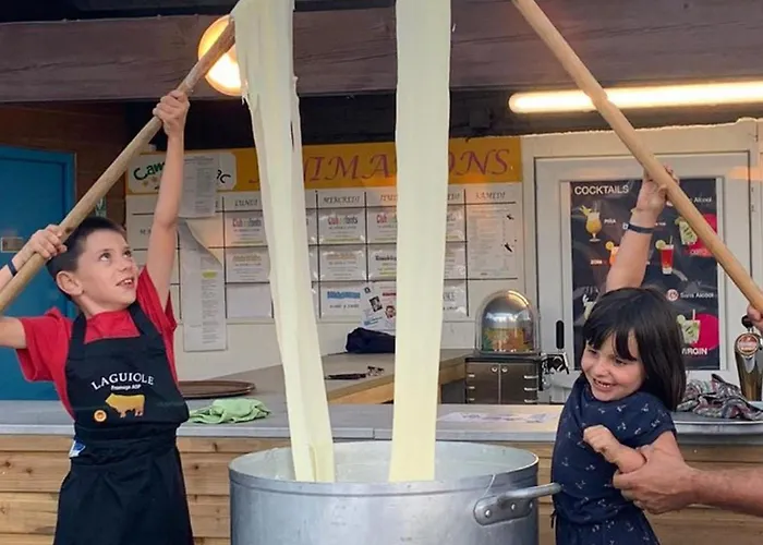 Toilé Avec Terrasse, Pour 6 Personnes à - Api-1-52-1487 Campeggio